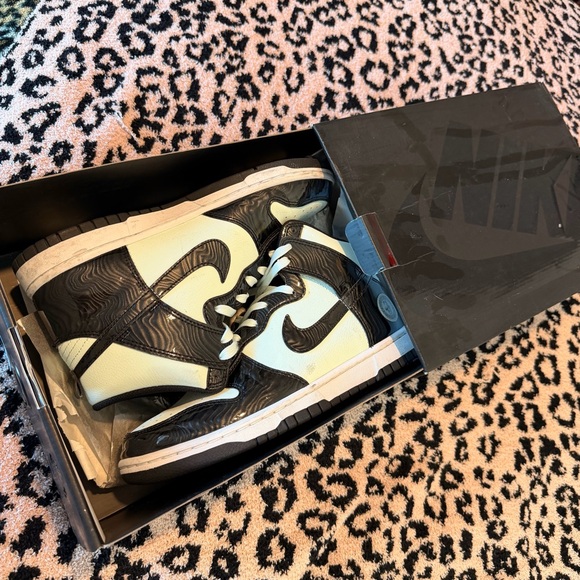 Nike Dunk Hi - Barely Green/Black - Picture 6 of 8